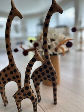 Handcrafted Brown Wooden Giraffe Figurine - Decorative Home Accent